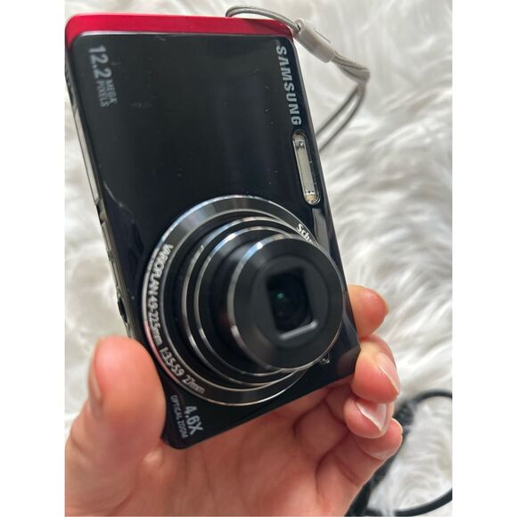 Samsung 12 mp camera black with 2gb sd card and charger - Picture 4 of 4